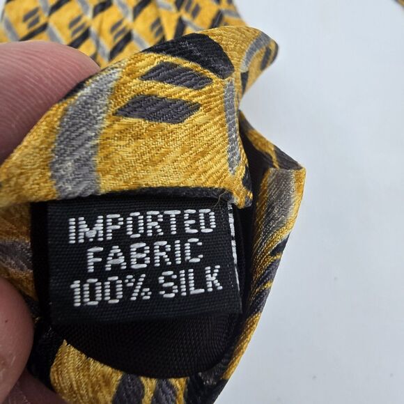Necktie Mens Vintage Geoffrey Beene Mens Tie Yellow And Black Size Is 57in x 3.5 - Picture 6 of 6